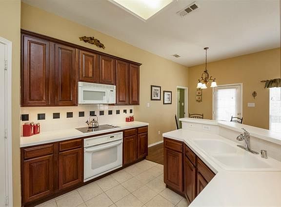 5th image of 1504 Bosque Dr