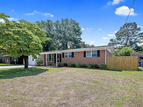 2nd image of 5217 Hornbeam Rd