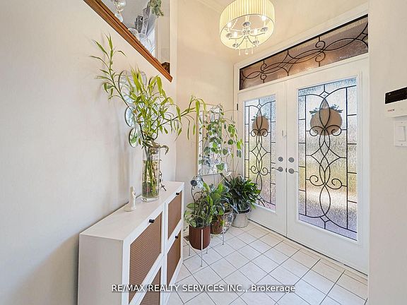 3rd image of 27 Suncrest Dr