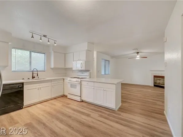 6749 W Charleston Blvd APT 2, Las Vegas, NV 89146