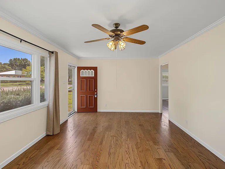 1205 S Cottage Grove Ave — Photo 6