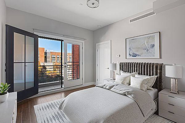 1st image of 326 Bond St #3R