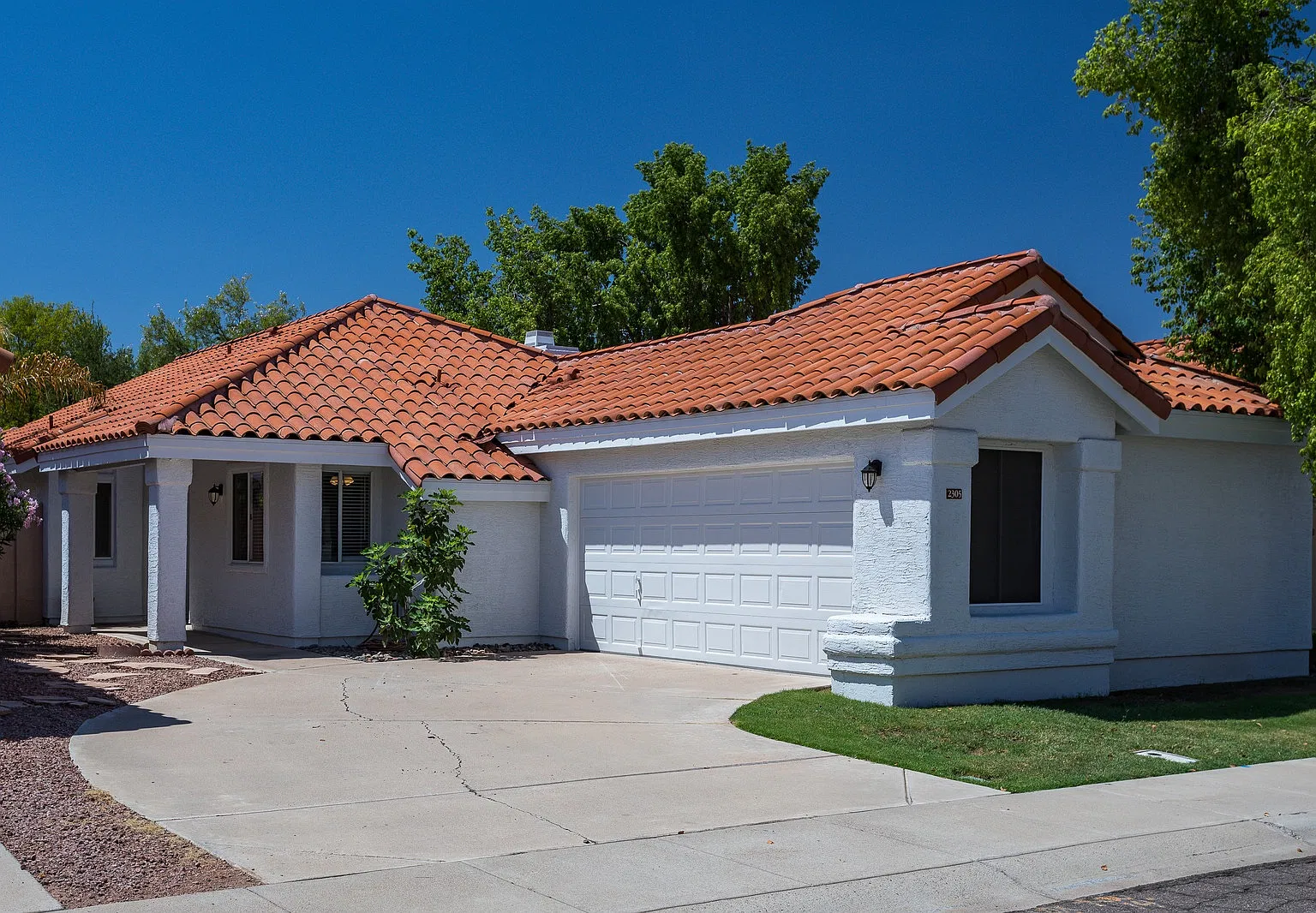 3 bed, 1383 sqft, $2,100 — Photo 1