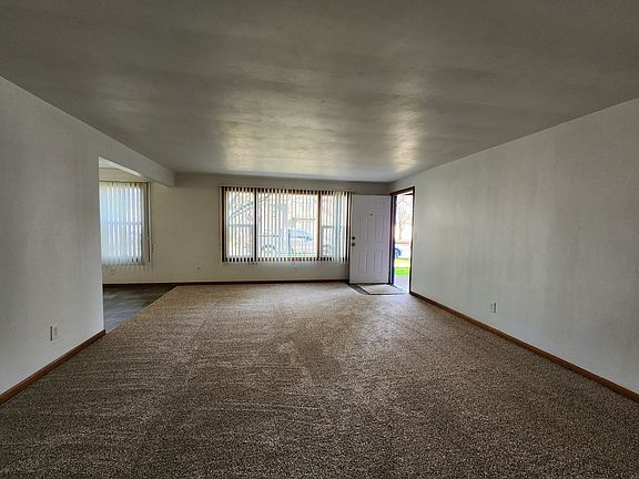 5th image of 302 Monmouth Ave S #6