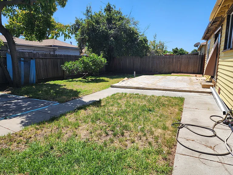 122 Eldridge Ave — Photo 16
