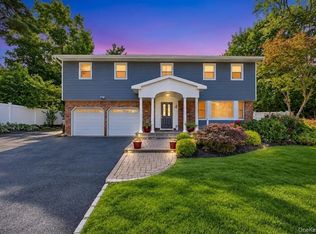 4 Hunting Hill Road, Woodbury, NY 11797