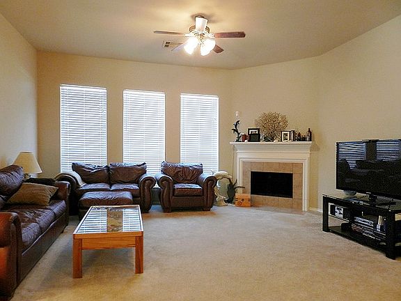 High ceilings & fireplace