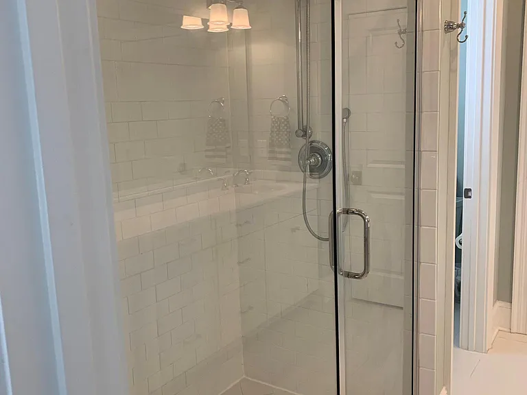 511 Devereux St — Photo 17