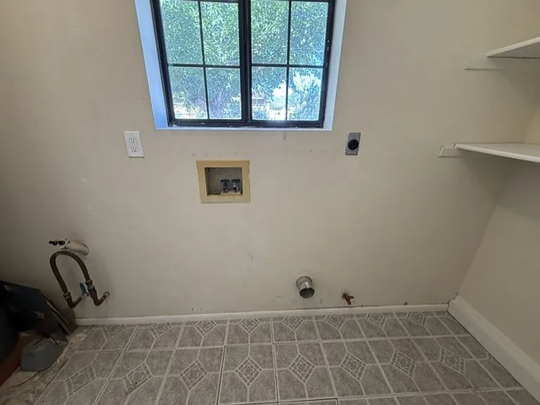 920 S 6th St — Photo 8