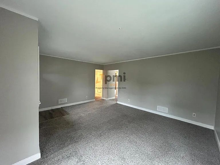 616 Burton Ct — Photo 3