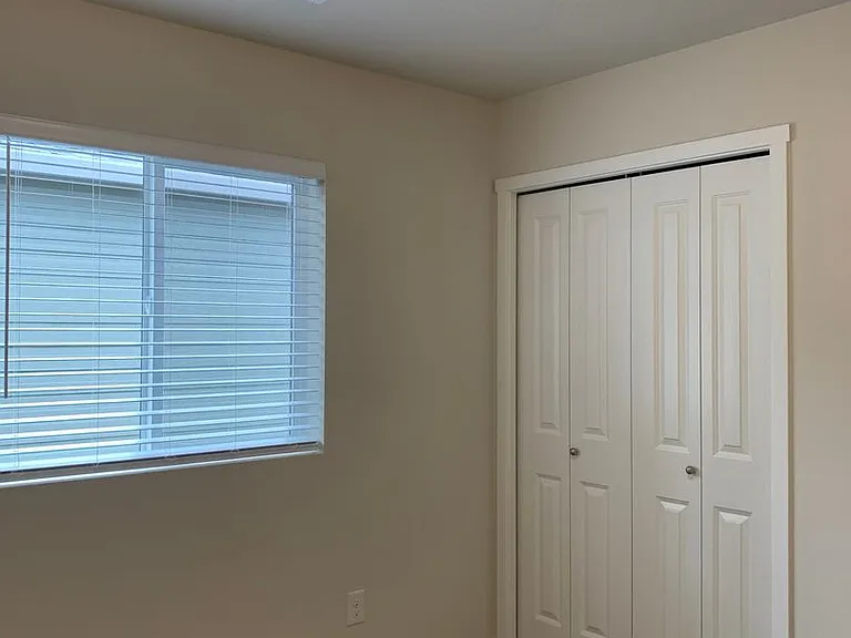 537 NE 138th Pl — Photo 32
