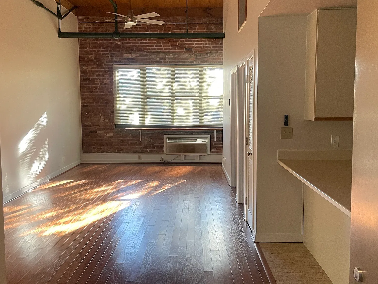1 bed, 1.0 bath, 682 sqft, $2,250 — Photo 2