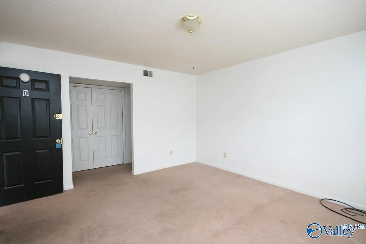 2 bed, 1.0 bath, 808 sqft, $895 — Photo 3