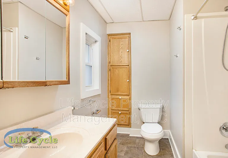 940 McReynolds Ave NW #1 — Photo 6