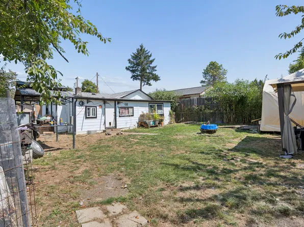 844 NE Johnson St, Myrtle Creek, OR 97457