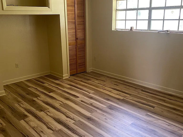 223 Driftwood St — Photo 7