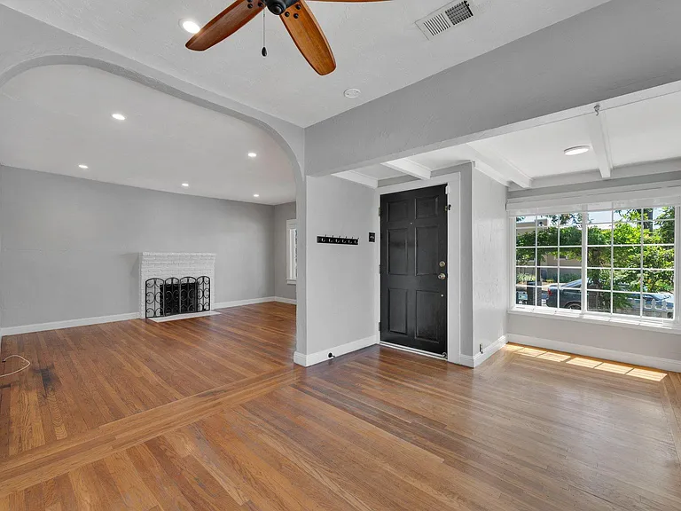 802 Broadmoor Blvd — Photo 5