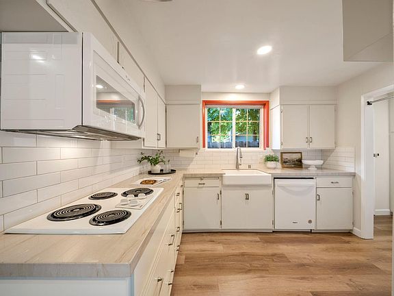4th image of 1226 Elmwood Ave