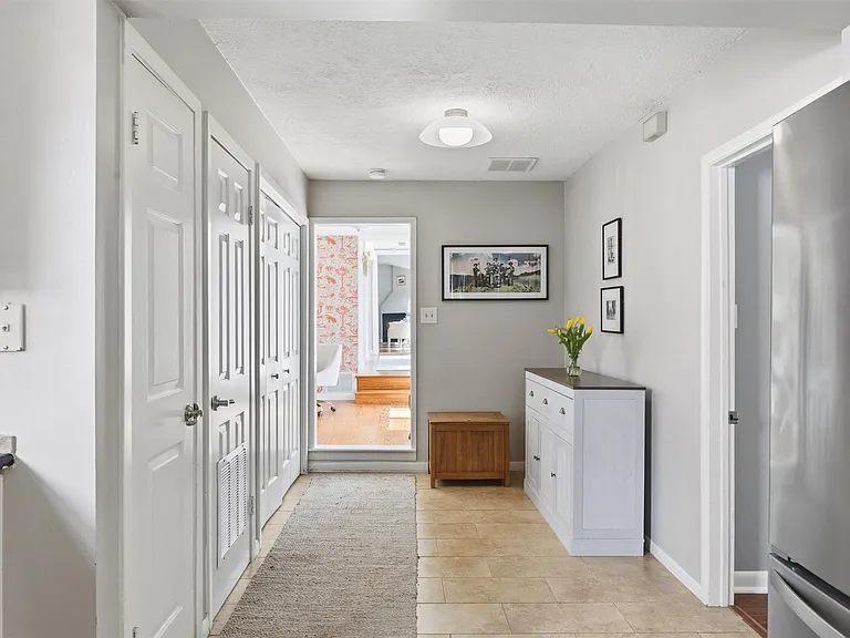 1507 Wethersfield Rd — Photo 15