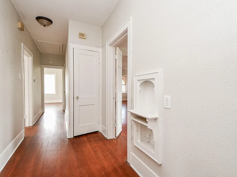 5049 Jefferson St #B — Photo 17