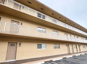 5011 W Oakland Park Blvd, Fort Lauderdale, FL