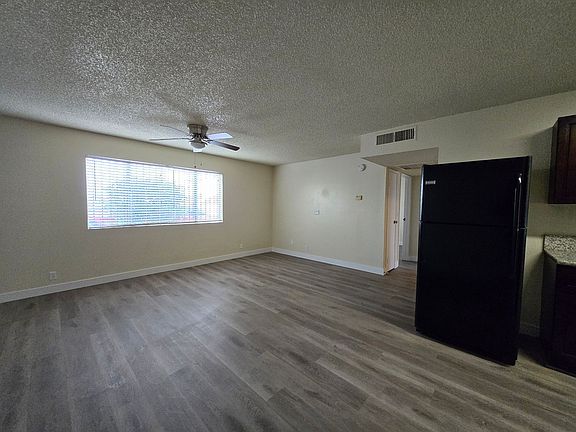 4th image of 218 E Merlayne Dr APT 6