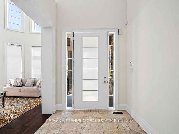 2nd image of 293 Torrey Pines Rd