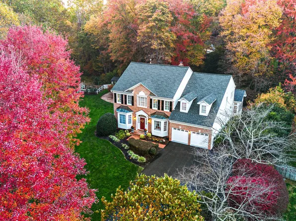 1202 Crayton Rd, Herndon, VA 20170