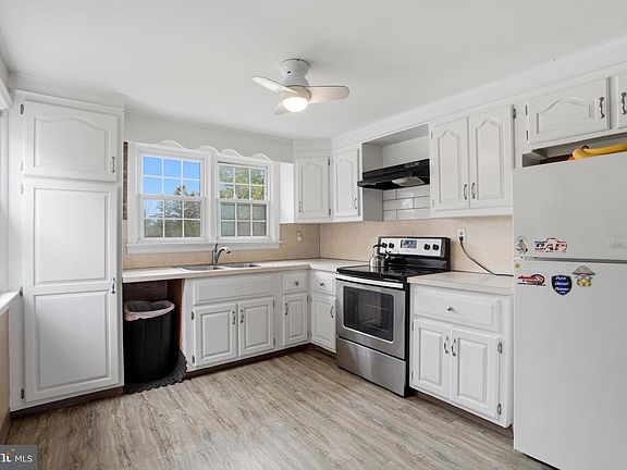 5th image of 3250 Manor Rd
