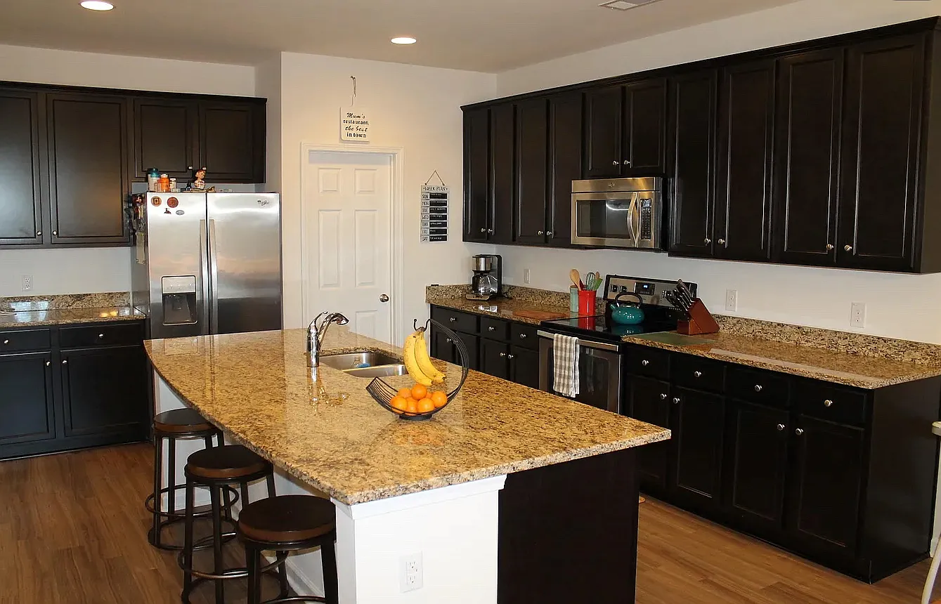 Beautiful 3 Bed 2.5 Bathroom Home — Photo 2