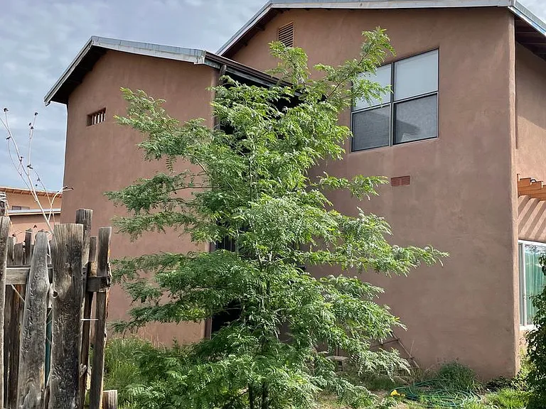 2210 W Alameda St — Photo 2