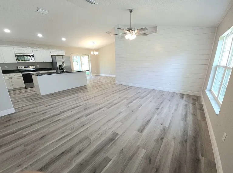 944 W Anderson Ln — Photo 3