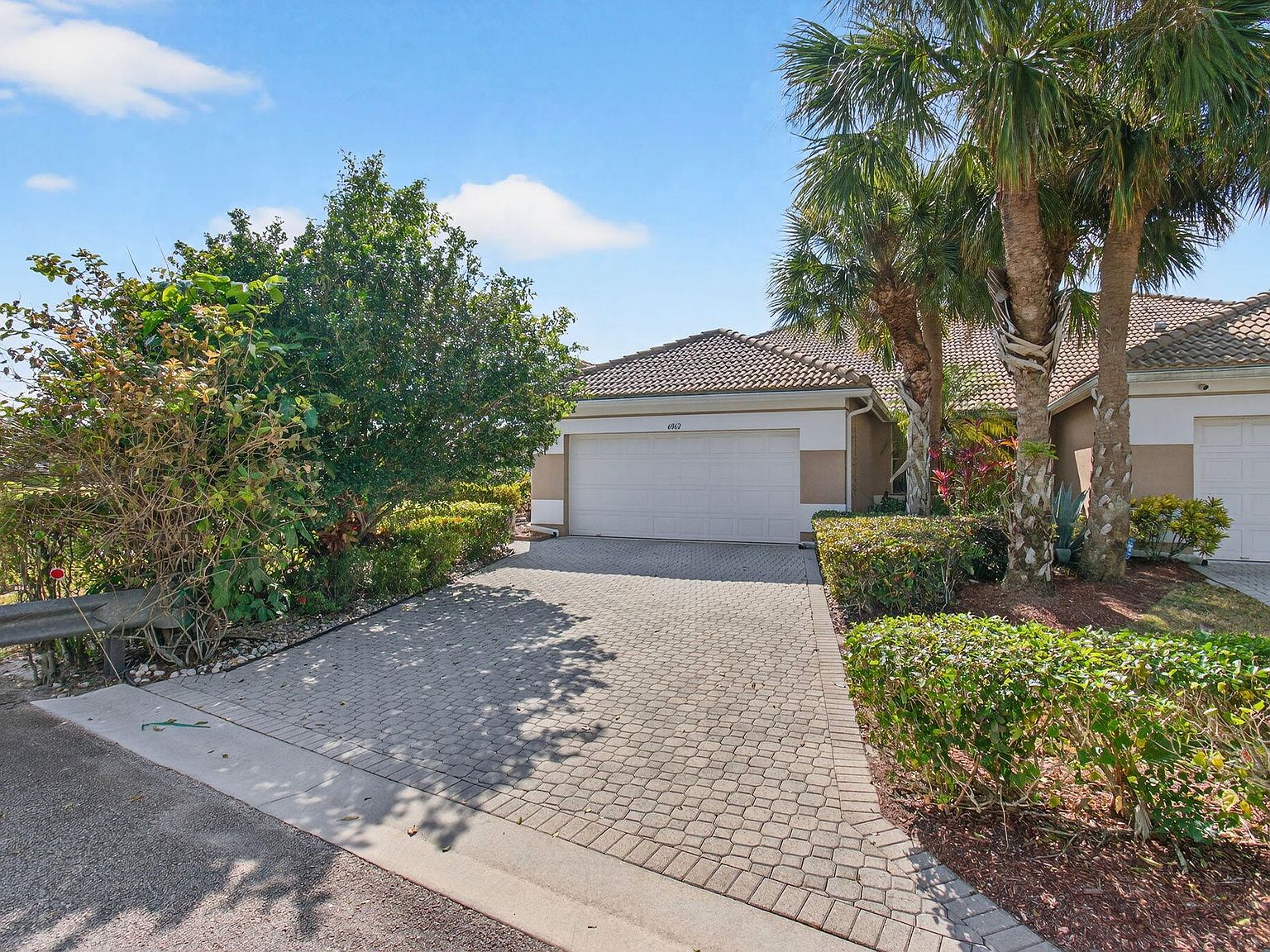 6862 Swansea Lane