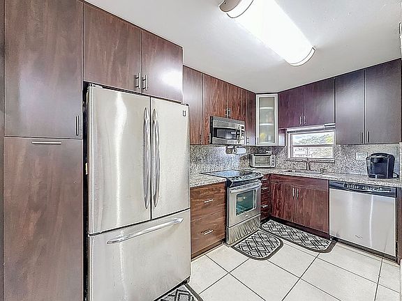 5th image of 9411 N Hollybrook Lake Dr APT 304