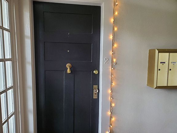 4th image of 833 N Alexander St APT 2