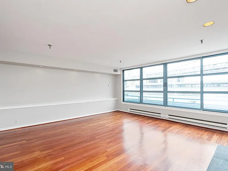 7 N Columbus Blvd #223 — Photo 3