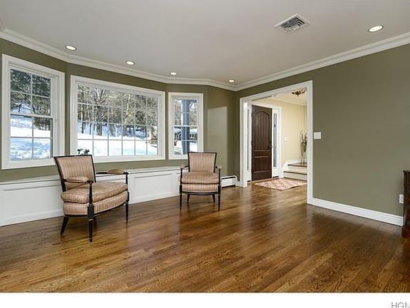 3rd image of 128 Hidden Hollow Ln