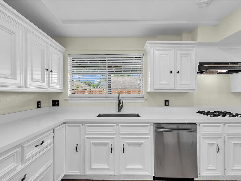 15830 Pipers View Dr — Photo 9