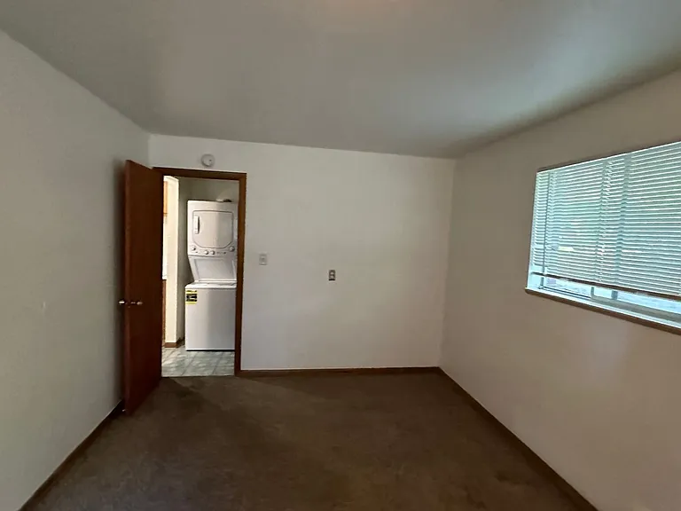 1313 Burton Ct — Photo 4