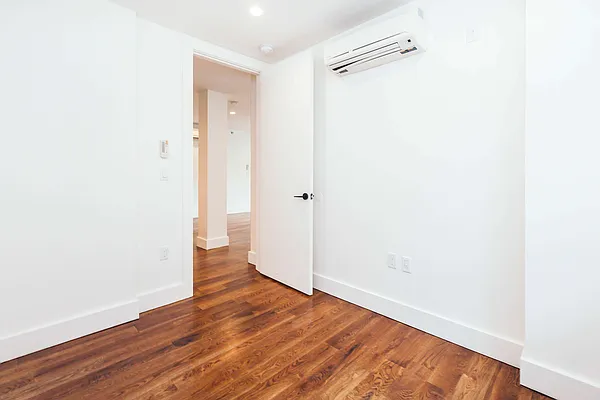 Rented by Nooklyn NYC LLC | media 104