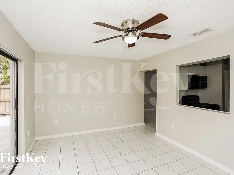 4610 SW 143rd Ct W — Photo 6