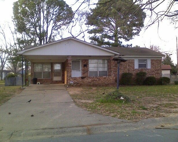1st image of 422 Meadow Park Dr
