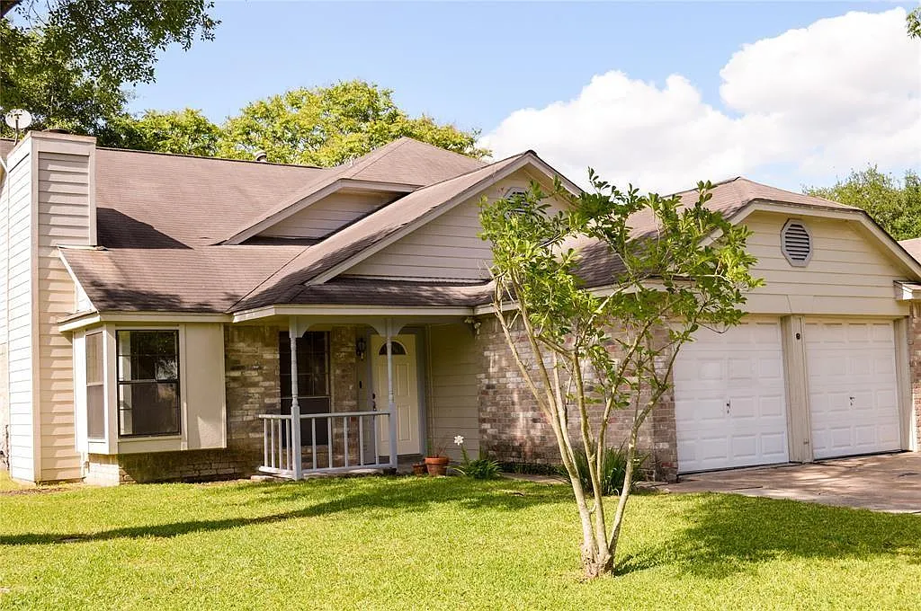 4 bed, 2.0 bath, 1752 sqft, $2,300 — Photo 3