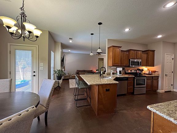 4th image of 5430 Chateau Dr
