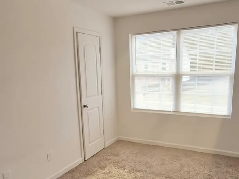 315 Crestfield Cir — Photo 7
