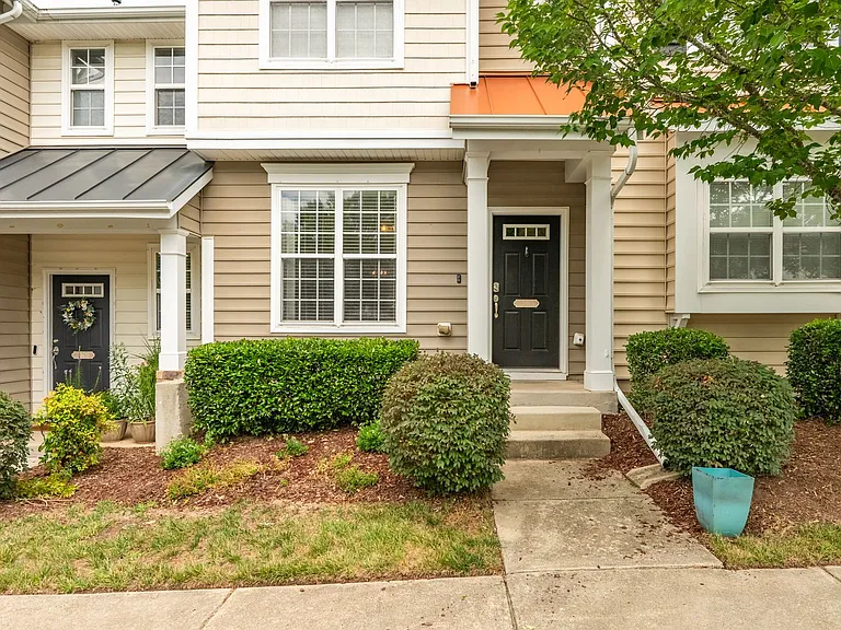 3811 Ramblewood Ave — Photo 1
