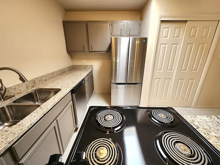 1217 La Fonda Dr — Photo 11