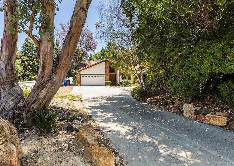 1st image of 4552 Poe Ave