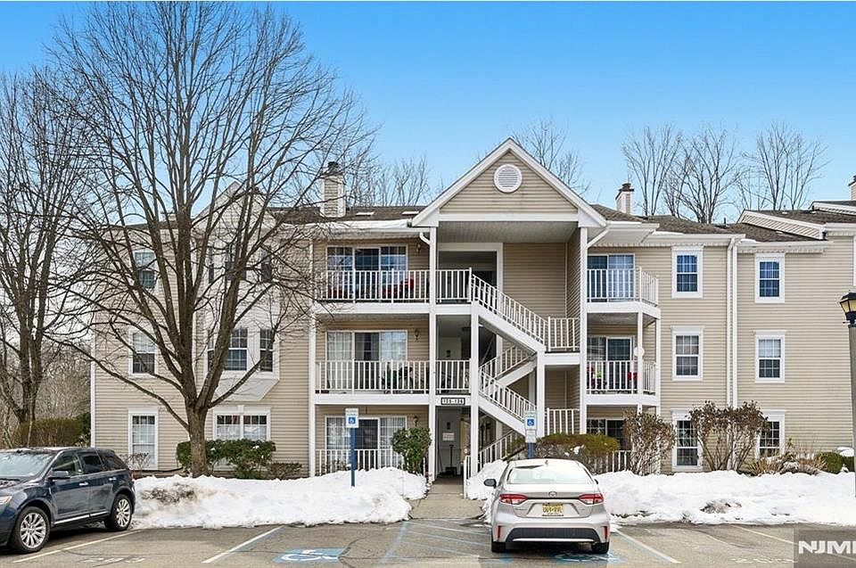 1st image of 128 Raintree Ln