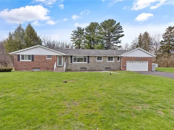 104 Tolbert Dr, North Syracuse, NY 13212